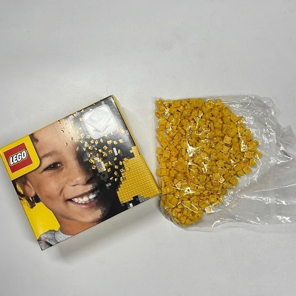 LEGO 40179 Personalized Mosaic Portrait Yellow Pieces (OPENED BAG) - Picture 1 of 2